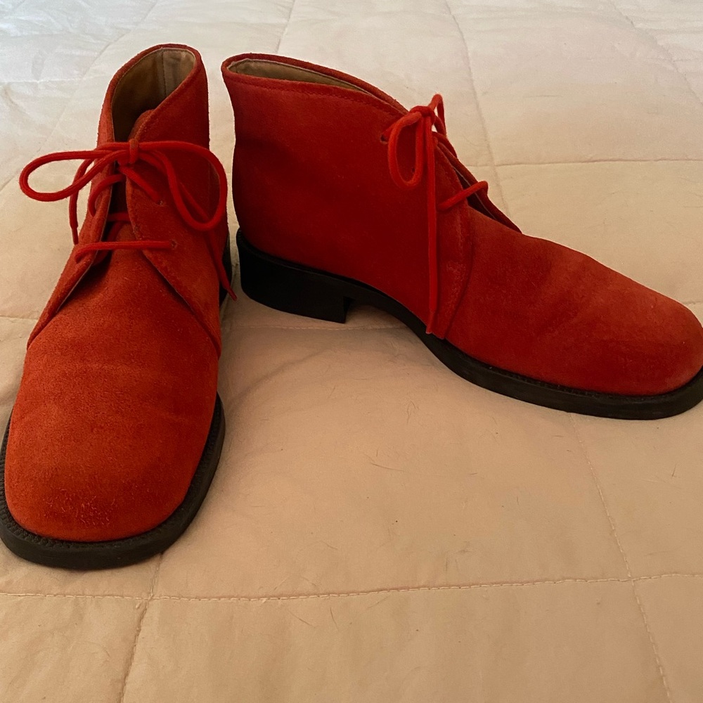 EUC CLARKS Beautiful Red Suede Desert Chukka Leather Ankle Booties Women's 8